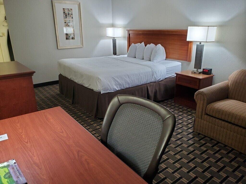 C3 Hotel And Convention Center ヘイスティングズ エクステリア 写真