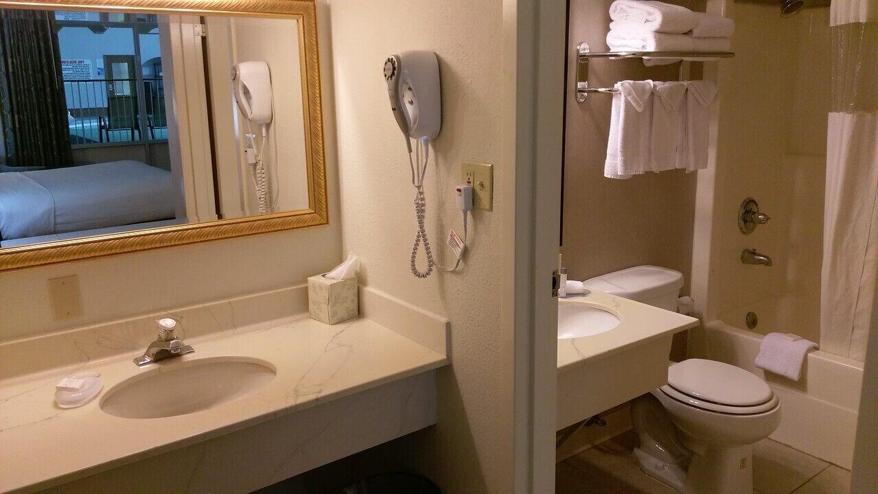 C3 Hotel And Convention Center ヘイスティングズ エクステリア 写真